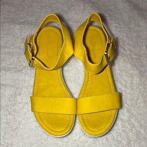❄️3/$15❄️ Yellow Sandals